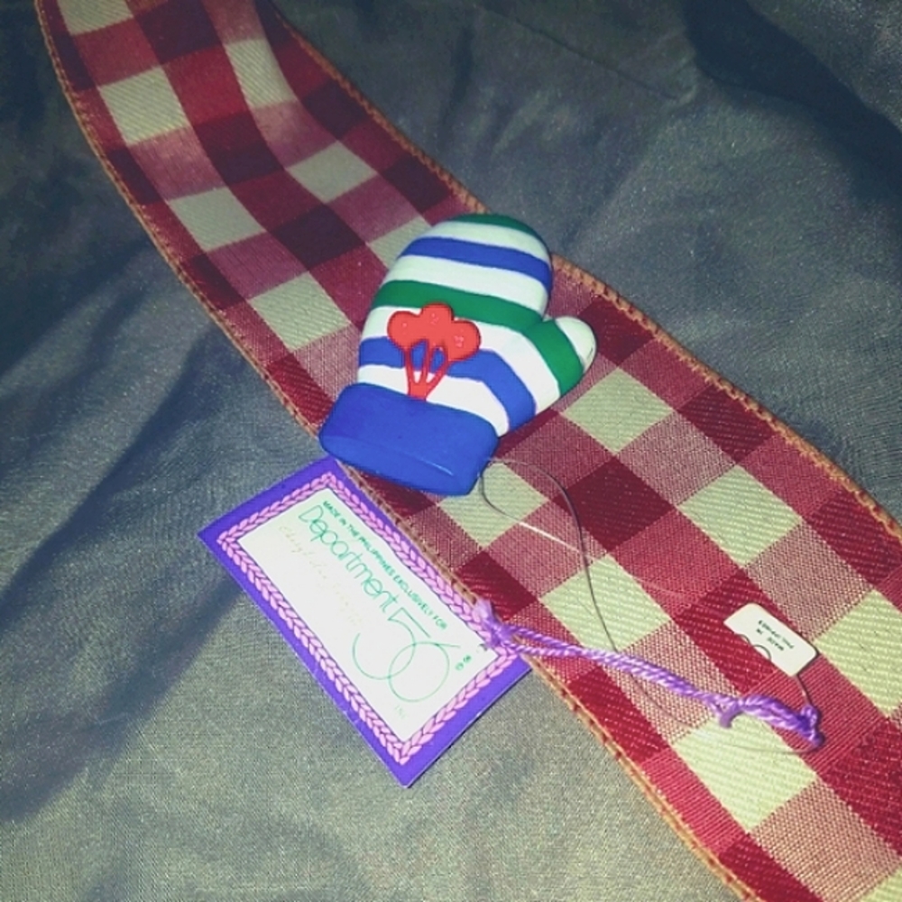 🌷3/$20🌷Vintage Dept 56 *RARE* Mitten Ornament/Decor